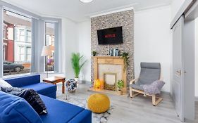 Superb Spacious House For Contractors & Families & Private Parking By Liverpool Short Stay